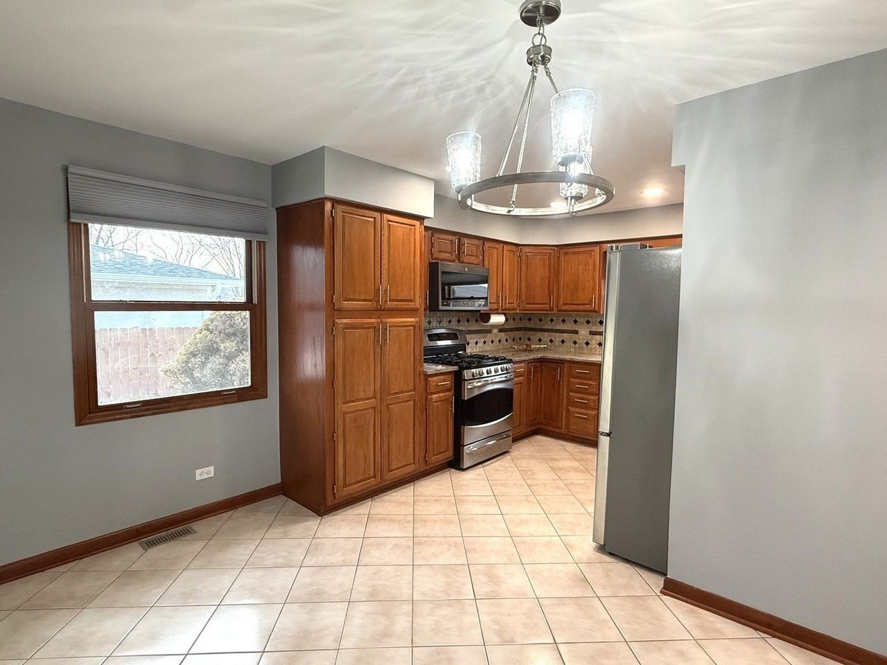 267 N Idlewild Ave - Photo 5 of 28