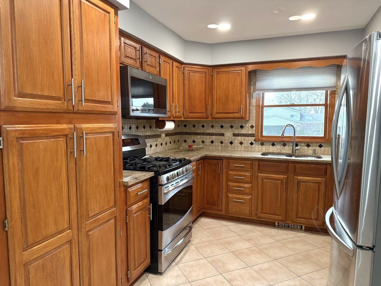 267 N Idlewild Ave - Photo 6 of 28