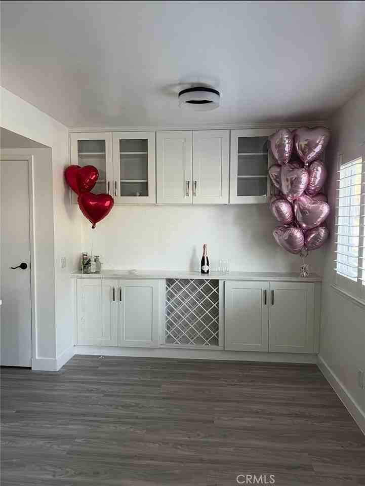 1301 W 8th St - Photo 2 of 12