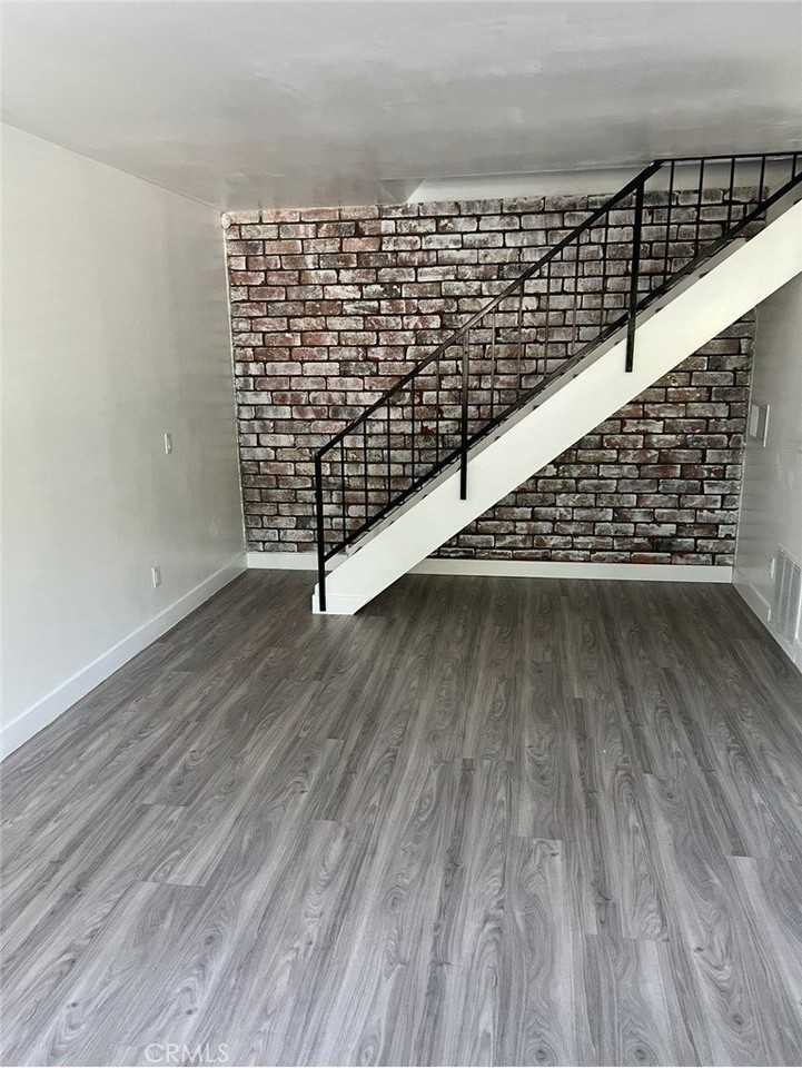 1301 W 8th St - Photo 4 of 12