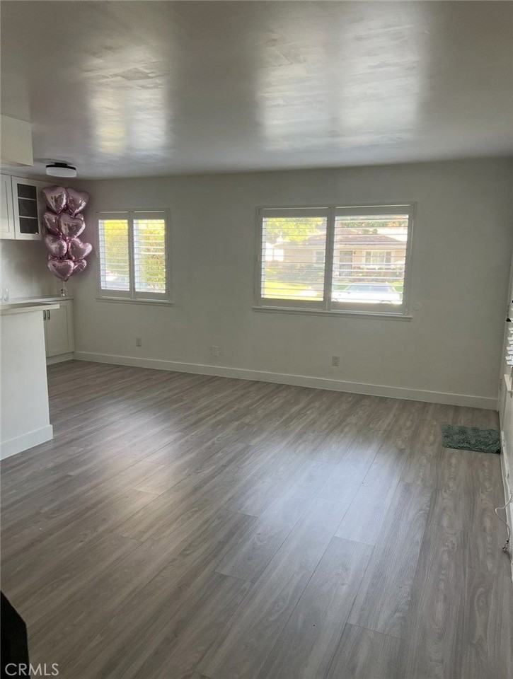 1301 W 8th St - Photo 5 of 12