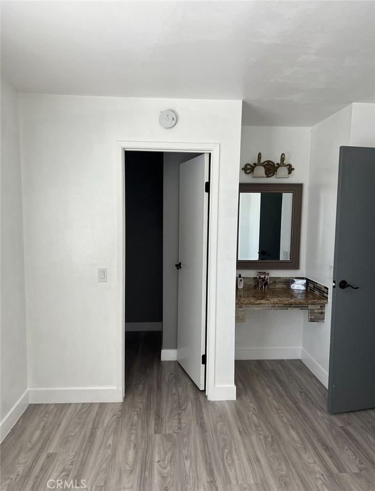 1301 W 8th St - Photo 6 of 12