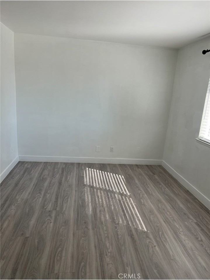 1301 W 8th St - Photo 7 of 12