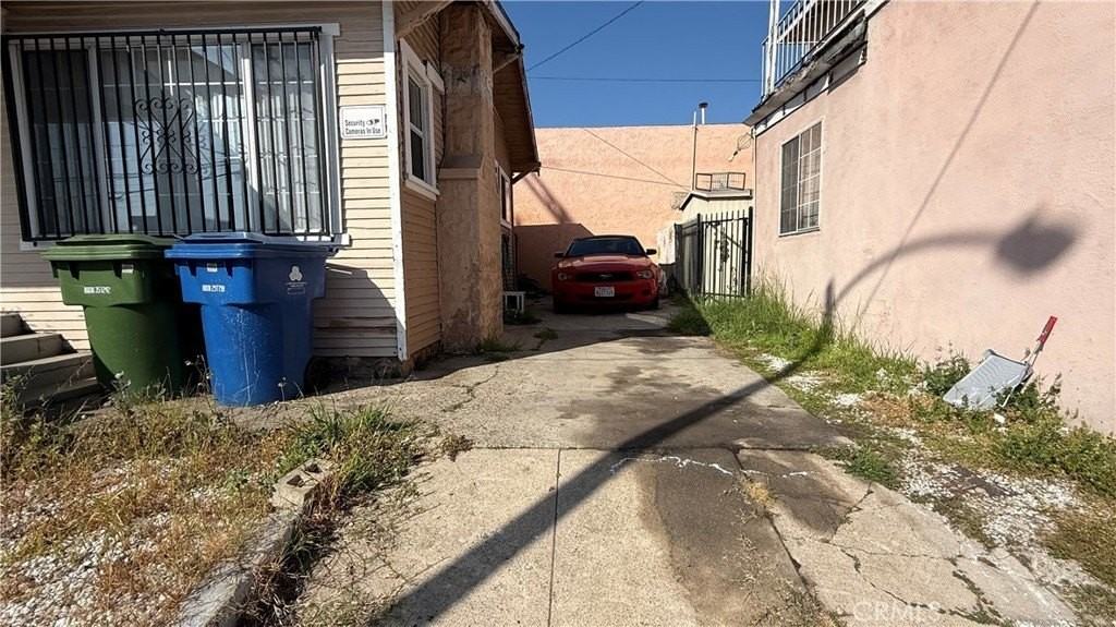 1209 Spence St - Photo 3 of 32