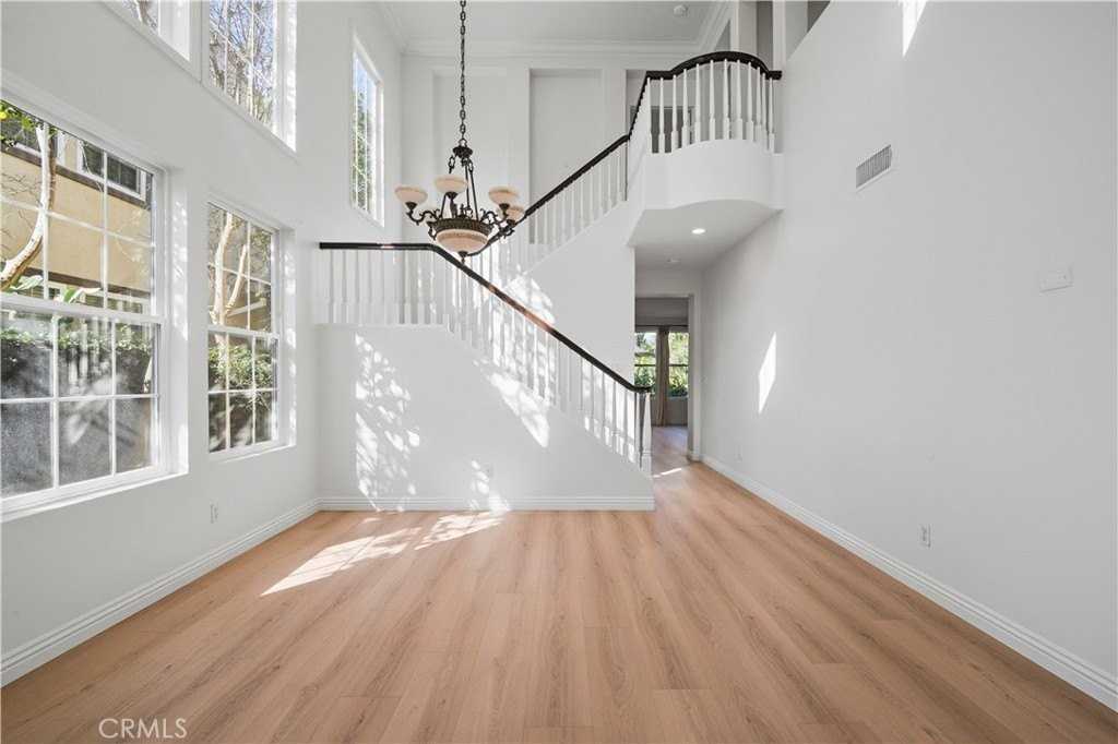 17 Spring Vly - Photo 3 of 24