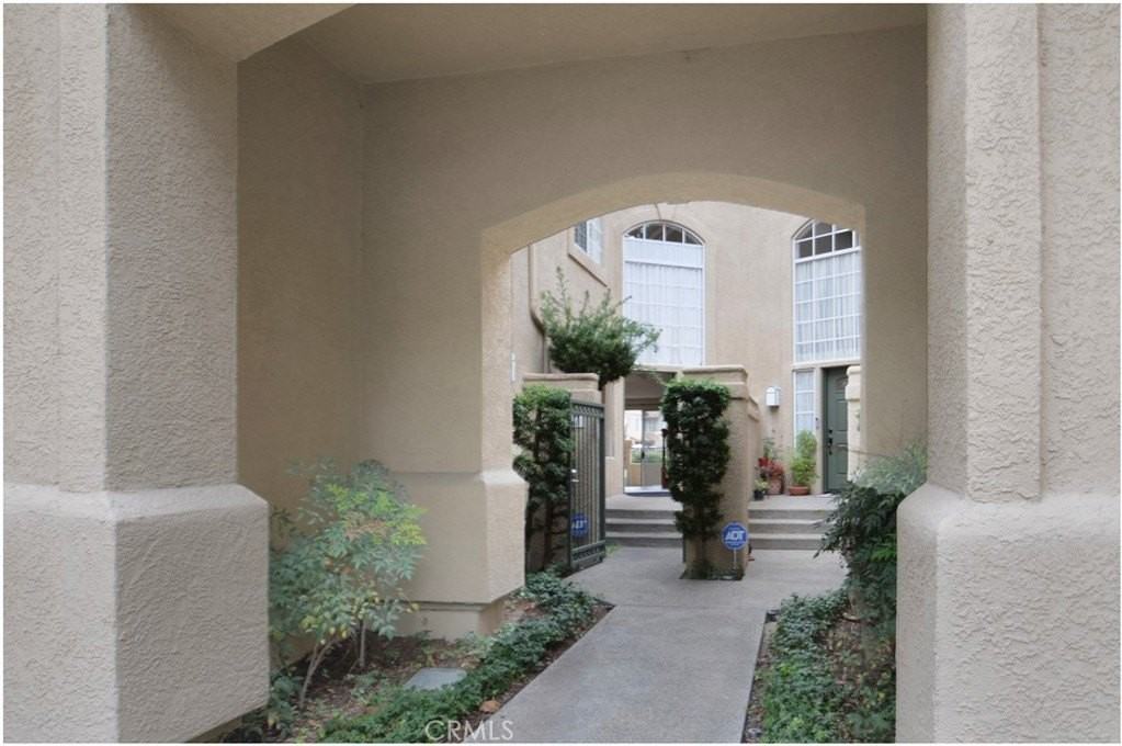 7 Landmark Pl - Photo 3 of 37