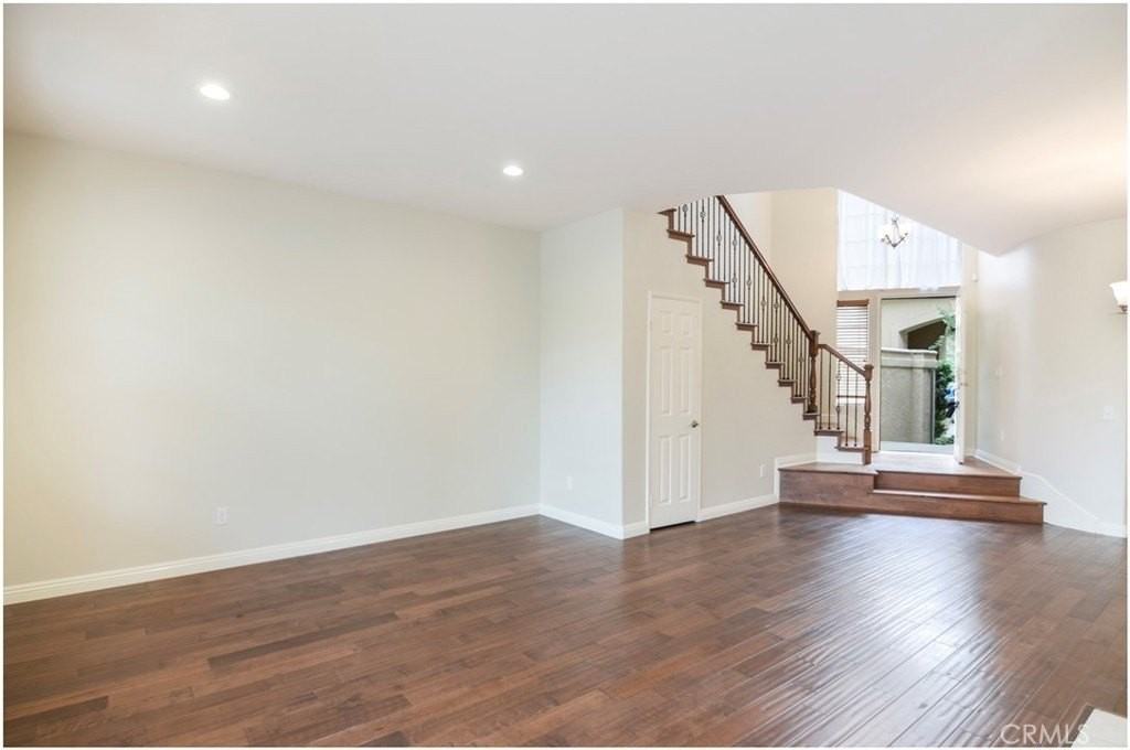 7 Landmark Pl - Photo 6 of 37