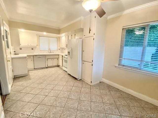 2319 El Capitan Ave - Photo 3 of 7