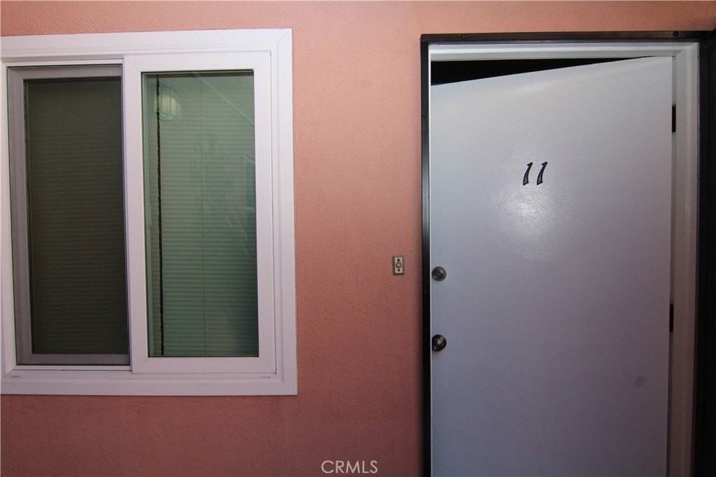 930 E 1st St #11 - Photo 5 of 19