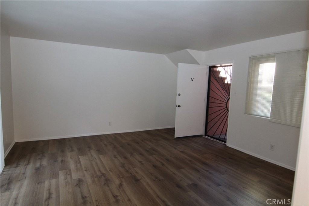 930 E 1st St #11 - Photo 6 of 19