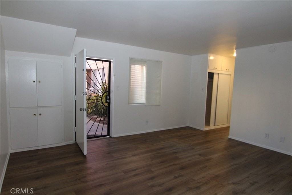 930 E 1st St #11 - Photo 7 of 19