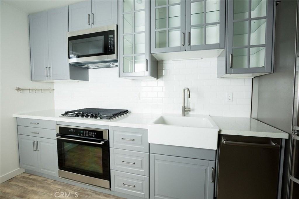 210 Laurel St #A - Photo 3 of 18