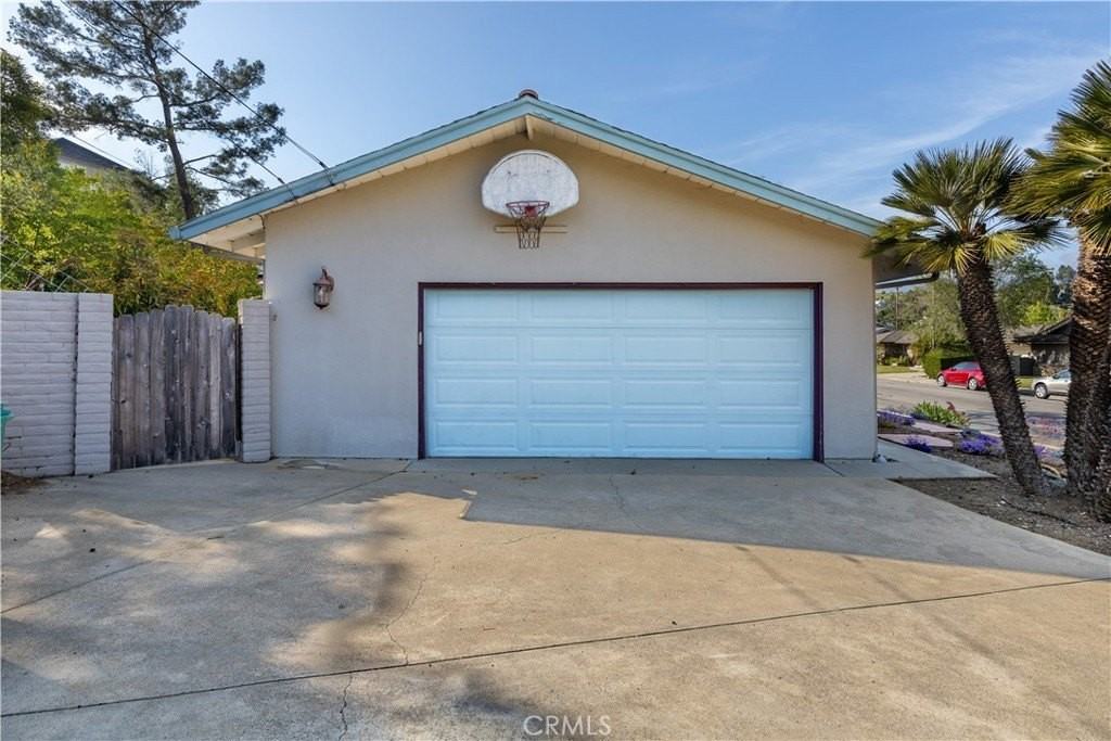 668 Patricia Dr - Photo 4 of 50