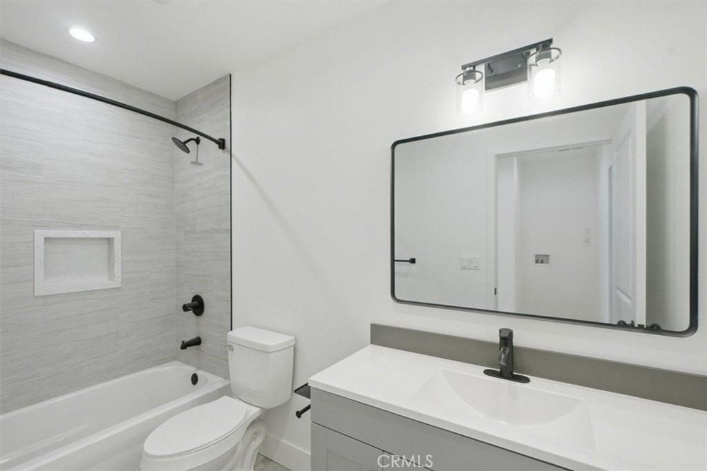 14014 Hubbard St - Photo 5 of 12