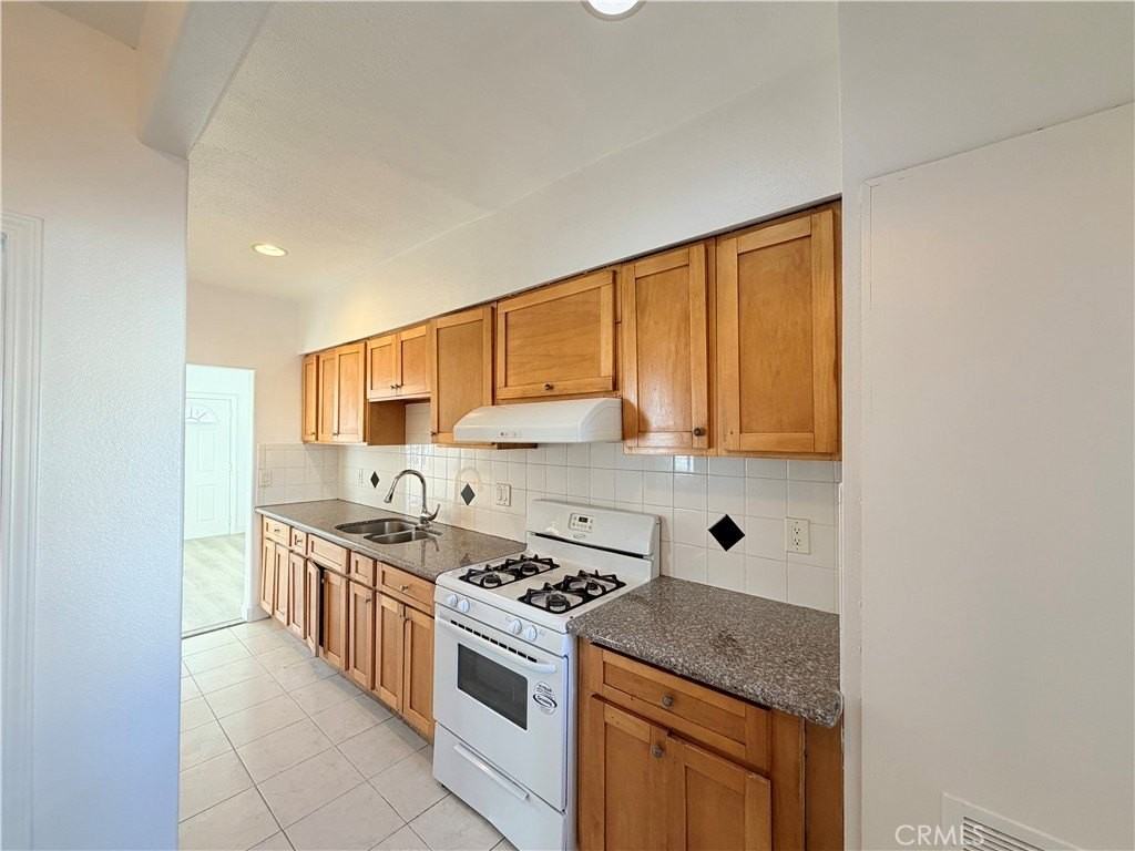 707 Harding Ave - Photo 3 of 10