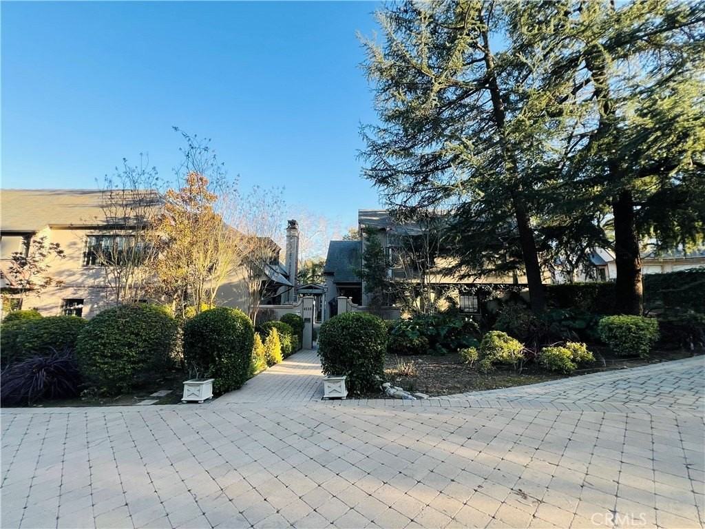 4110 Woodleigh Ln - Photo 2 of 31