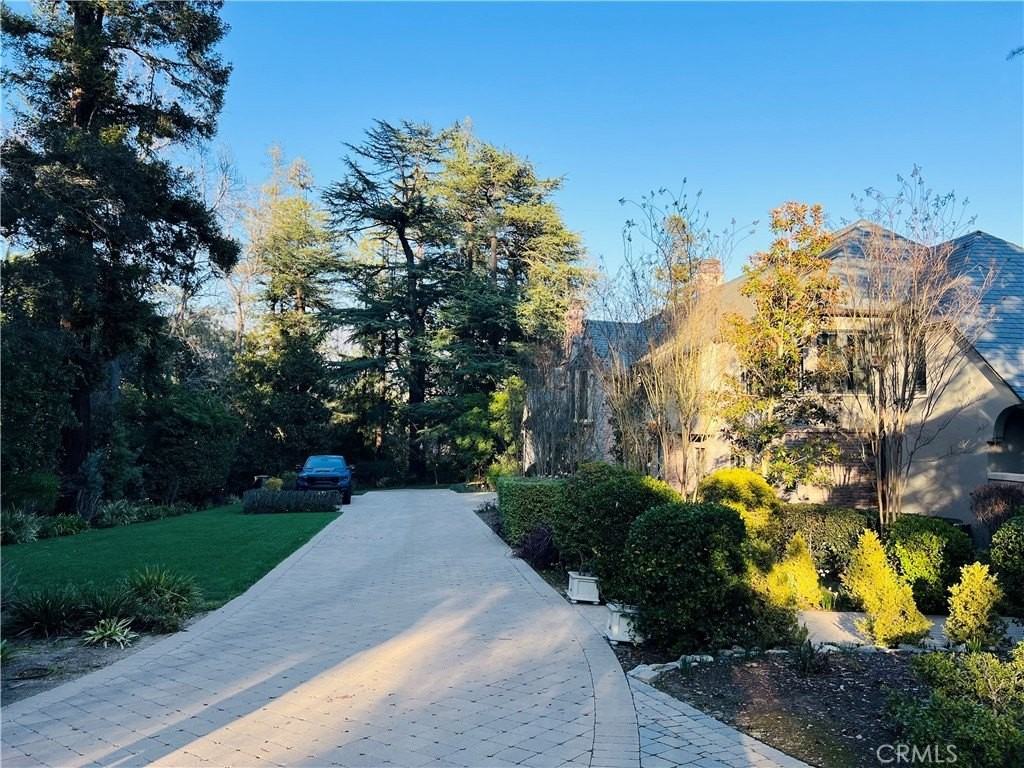 4110 Woodleigh Ln - Photo 3 of 31