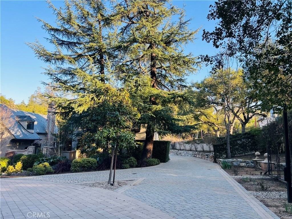 4110 Woodleigh Ln - Photo 4 of 31