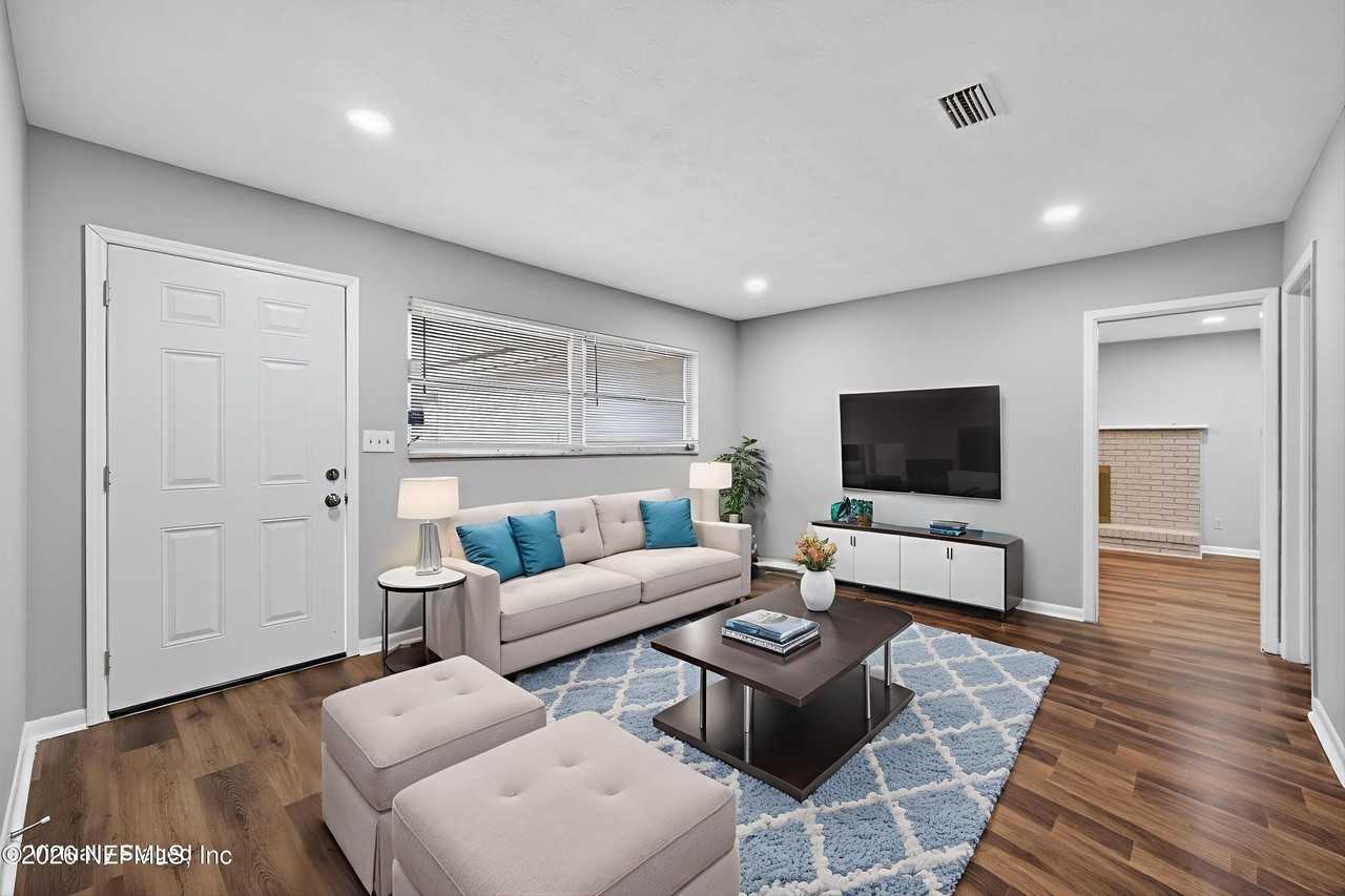 8015 Jaguar Dr - Photo 2 of 42