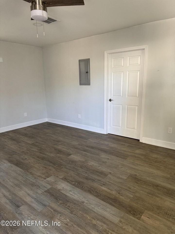 2357 College St - Photo 2 of 12