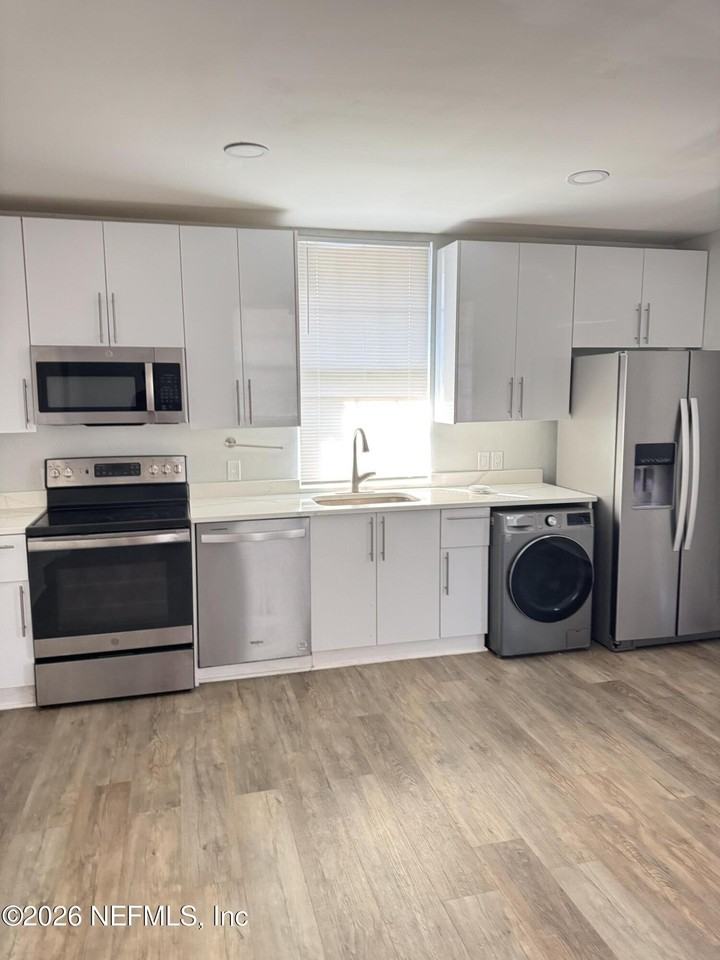 2357 College St - Photo 3 of 12