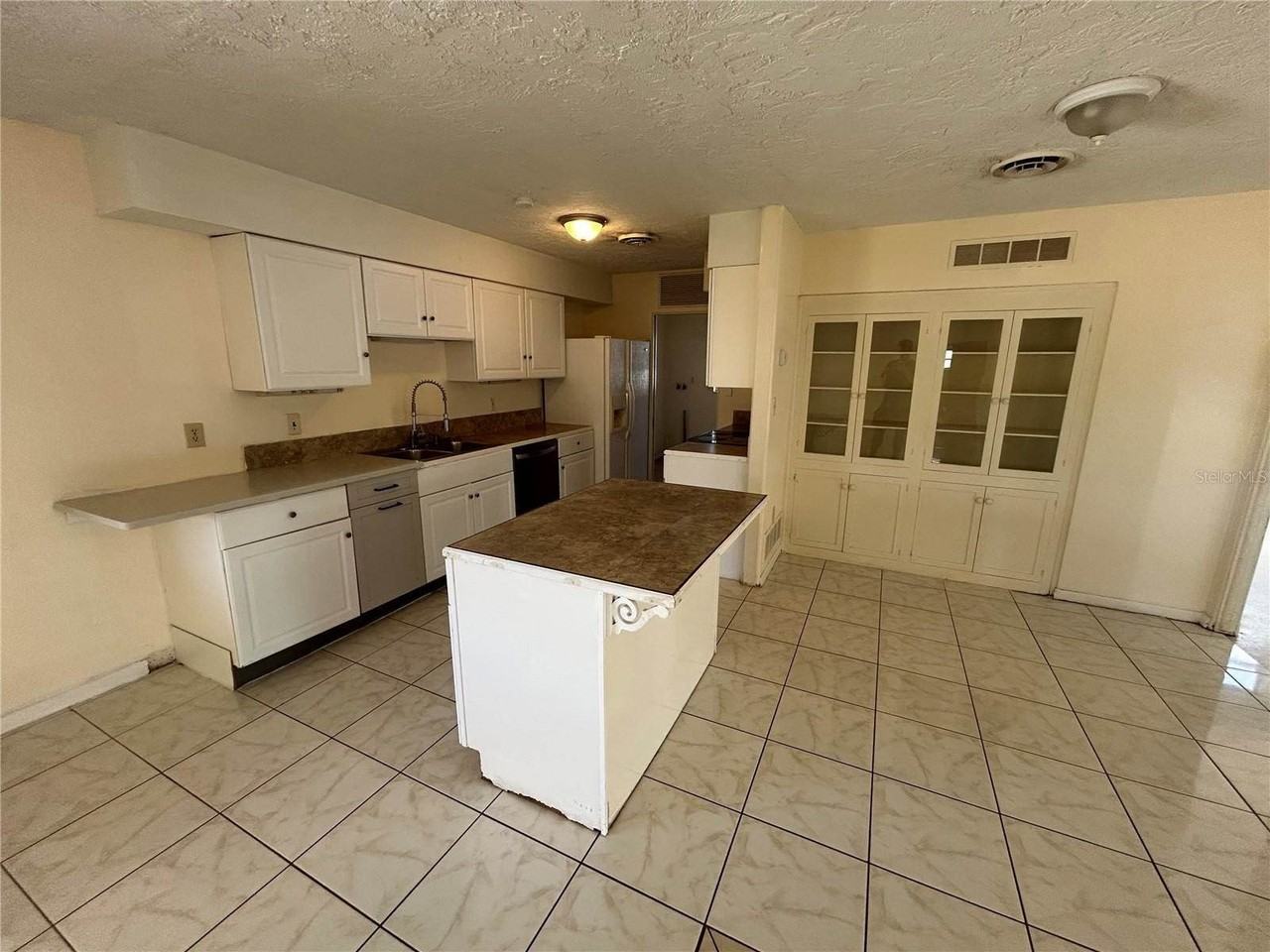 626 Chevy Chase Dr - Photo 7 of 13