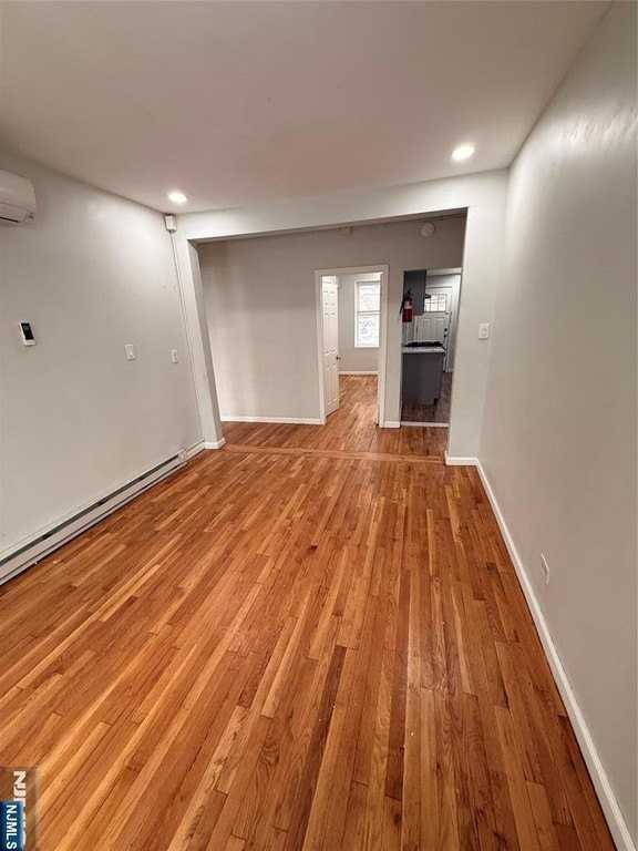 262 Undercliff Ave - Photo 3 of 16