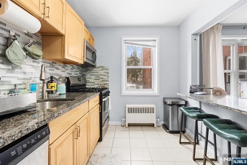 2350 Linwood Ave Apt 1e - Photo 3 of 12