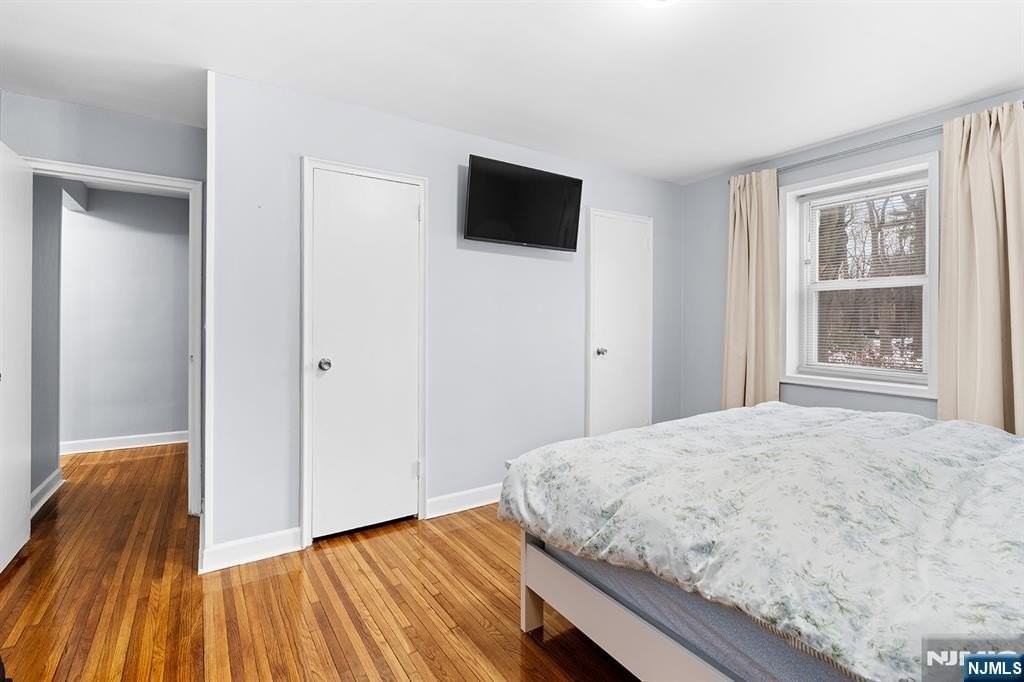 2350 Linwood Ave Apt 1e - Photo 7 of 12