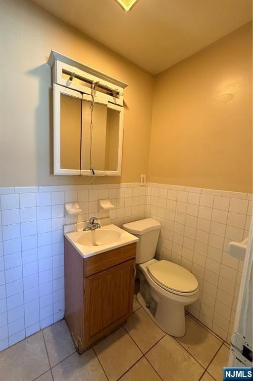 207 Sussex Ave - Photo 4 of 8