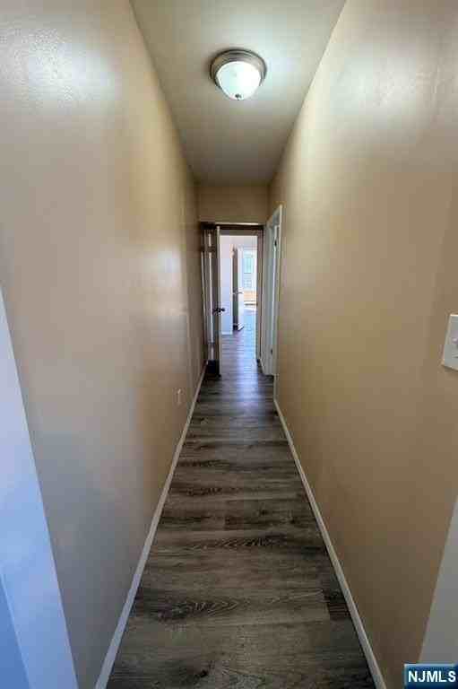 207 Sussex Ave - Photo 5 of 8