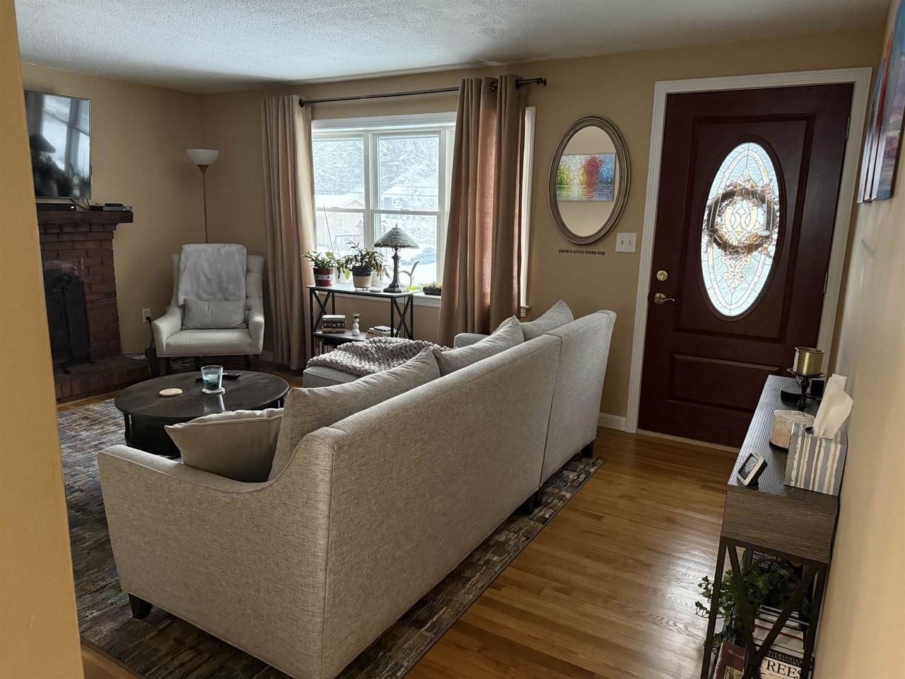 24 Raymond Dr - Photo 4 of 12