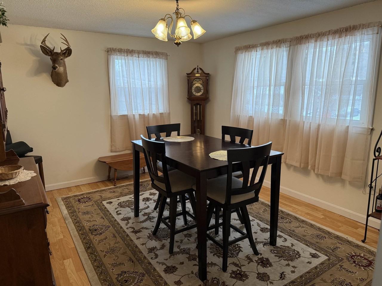 24 Raymond Dr - Photo 6 of 12