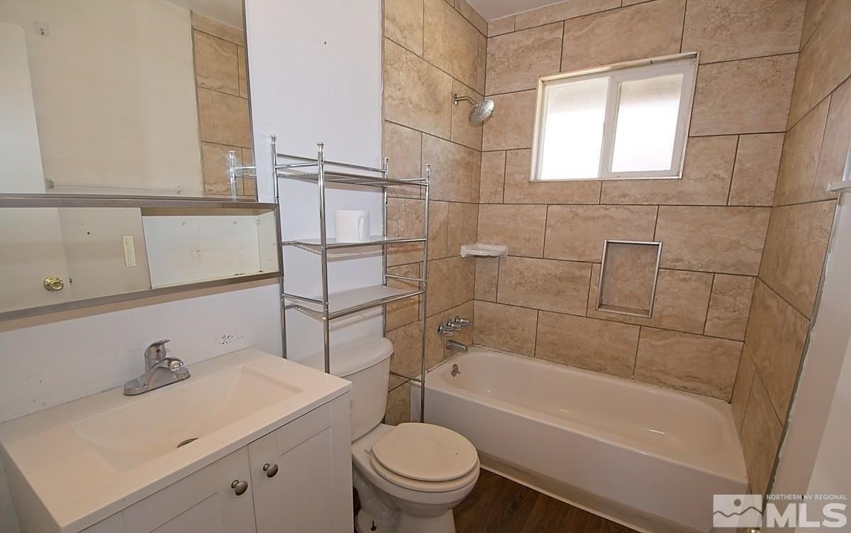 1033 Parkview St - Photo 5 of 6