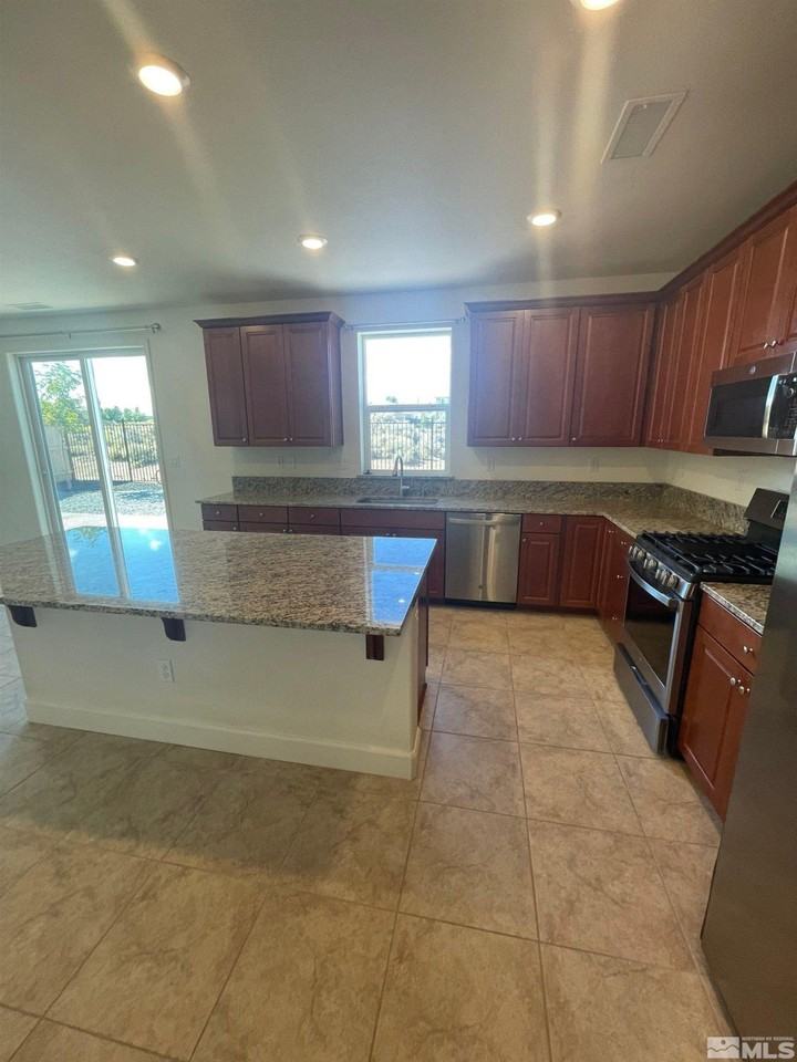 7255 Rutherford Dr - Photo 3 of 17