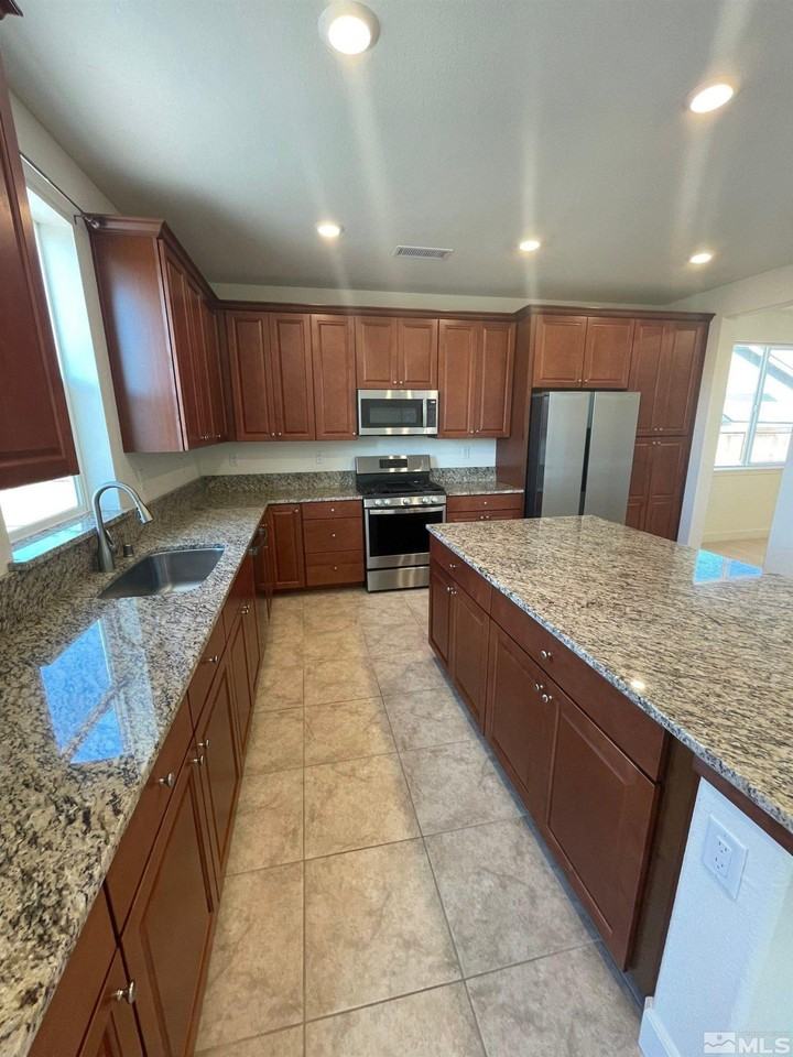 7255 Rutherford Dr - Photo 4 of 17