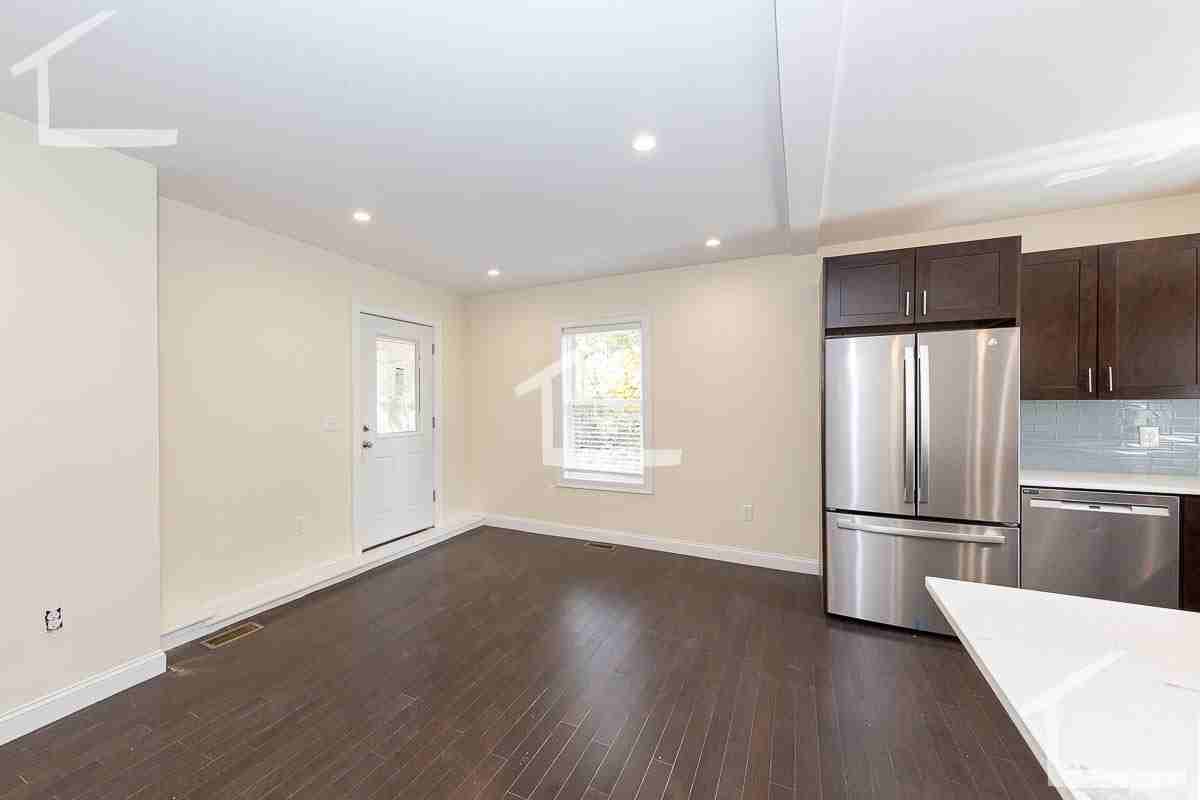 57 Catherine St #1 - Photo 4 of 40