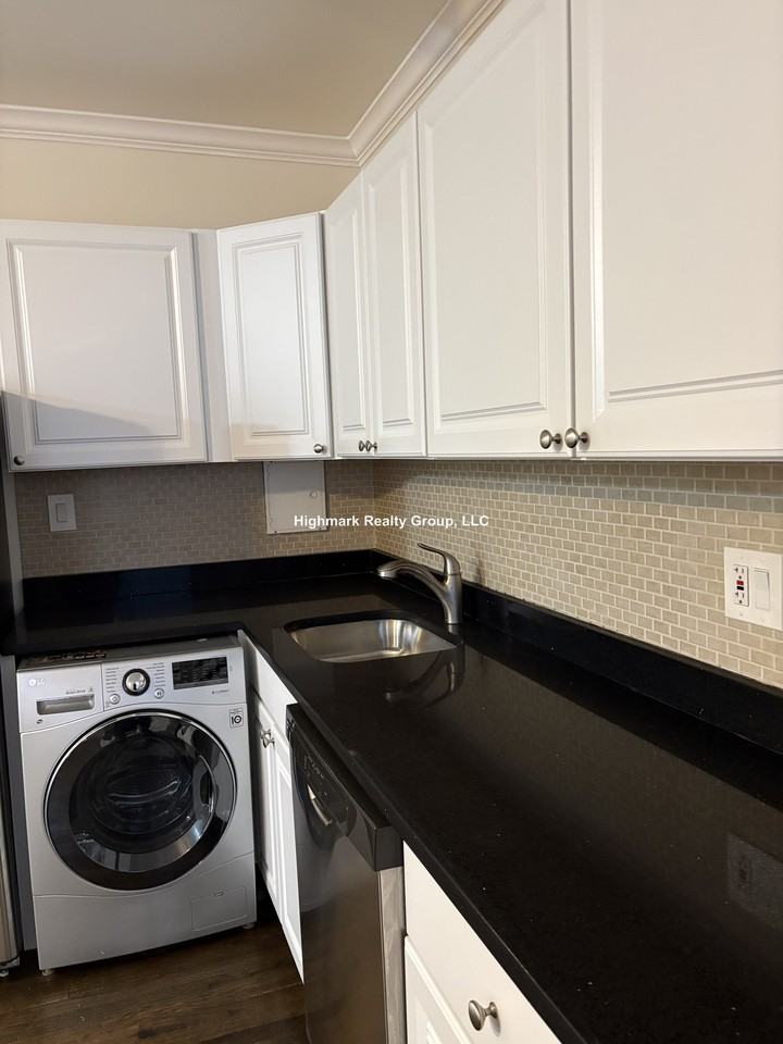 3349 N Marshfield Ave #209 - Photo 3 of 9