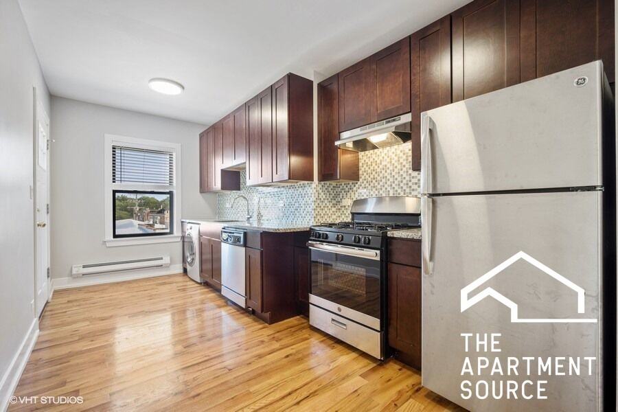 545 Chestnut St #203 - Photo 2 of 11