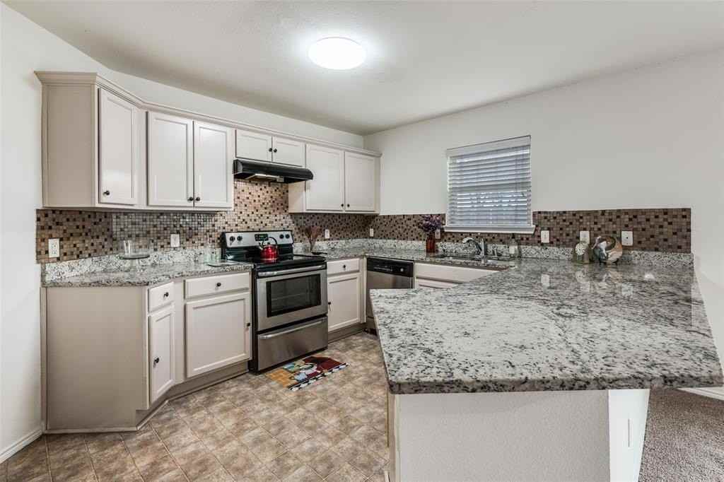 1861 Sheffield Pl - Photo 5 of 12