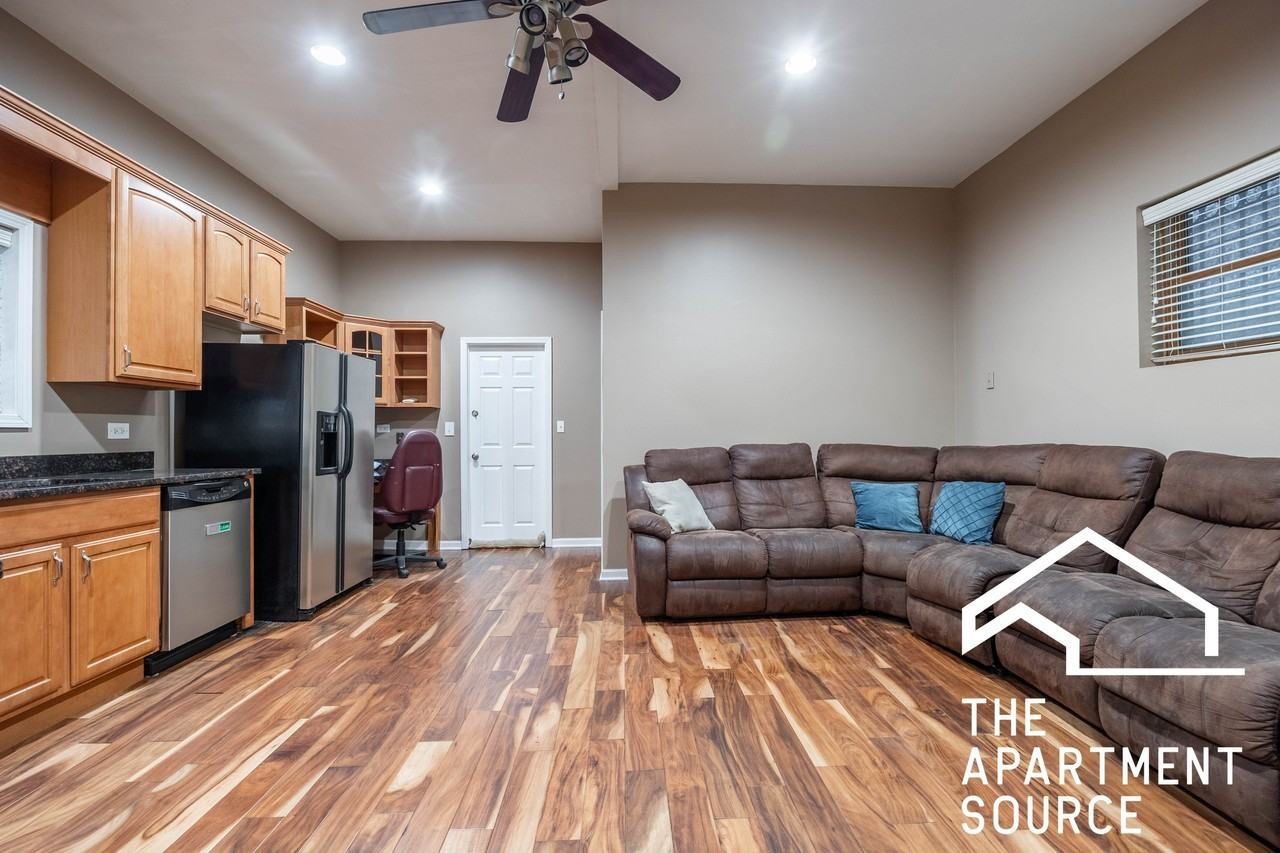 1333 N Bosworth Ave #B - Photo 4 of 16