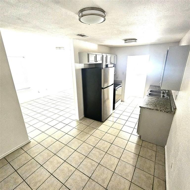 2839 Avenue J - Photo 4 of 28