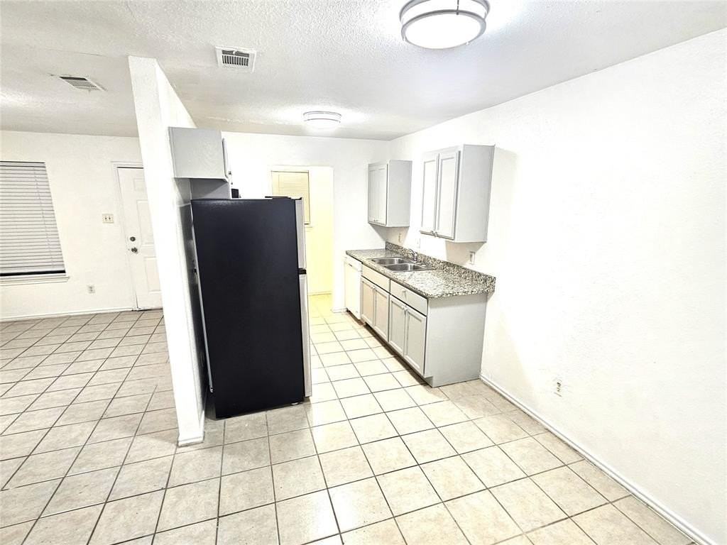 2839 Avenue J - Photo 5 of 28