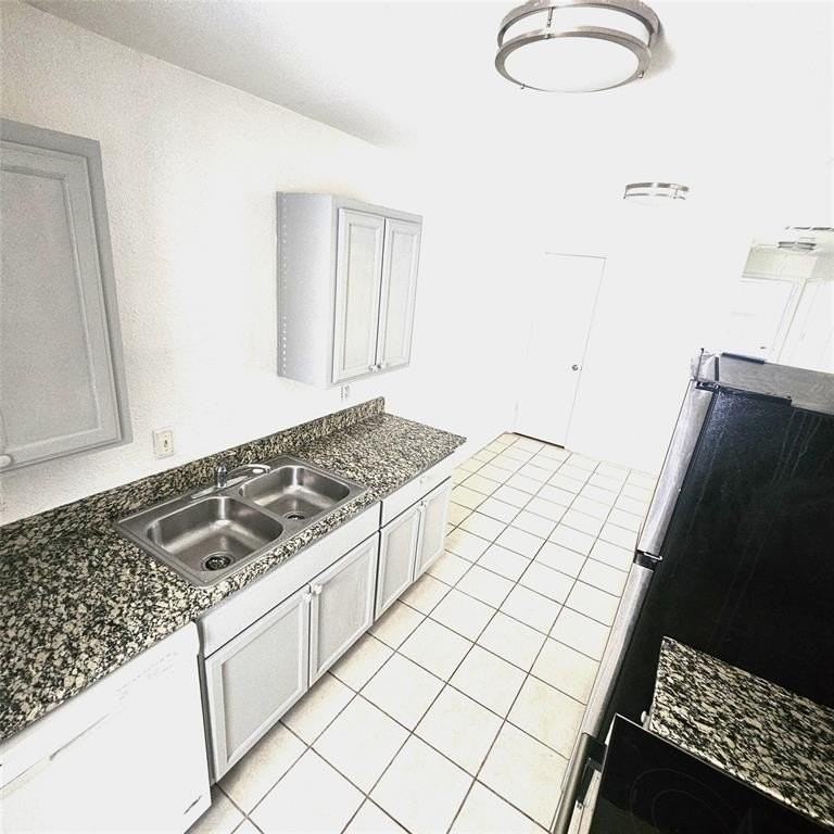 2839 Avenue J - Photo 6 of 28