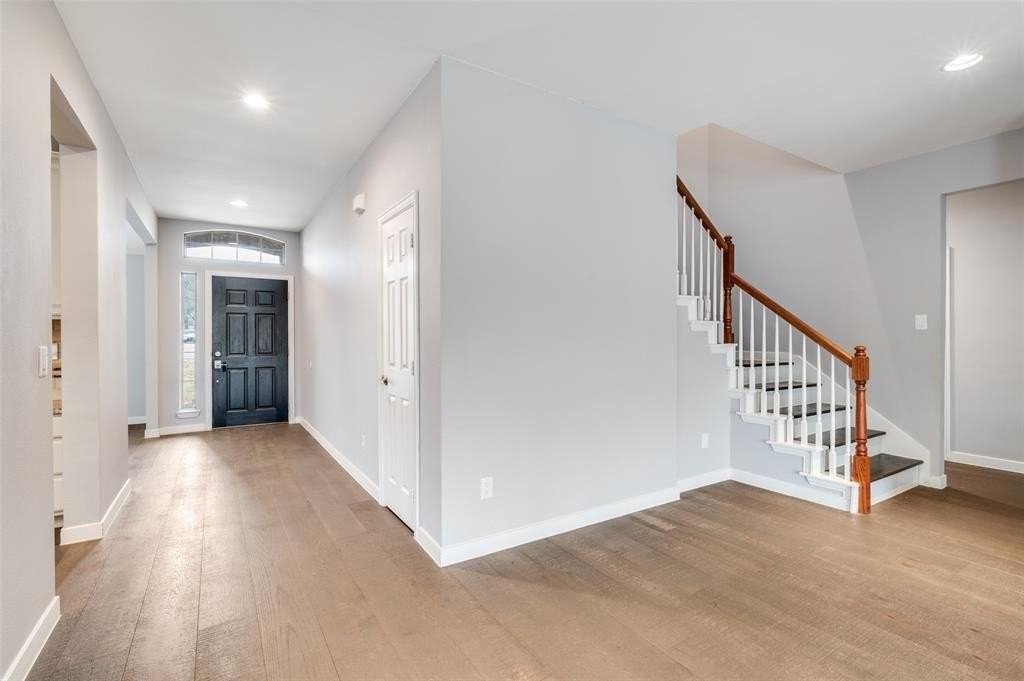 410 Brookside Dr - Photo 4 of 25