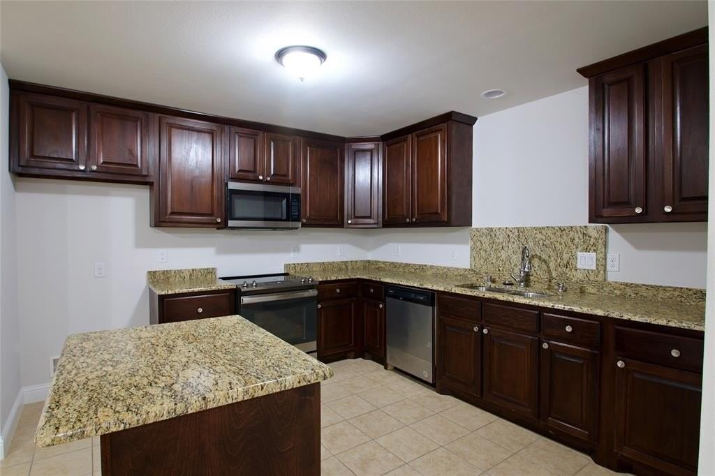 4702 Mariner Dr - Photo 3 of 17