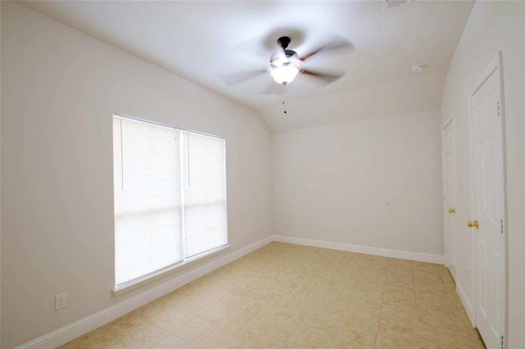 4702 Mariner Dr - Photo 7 of 17