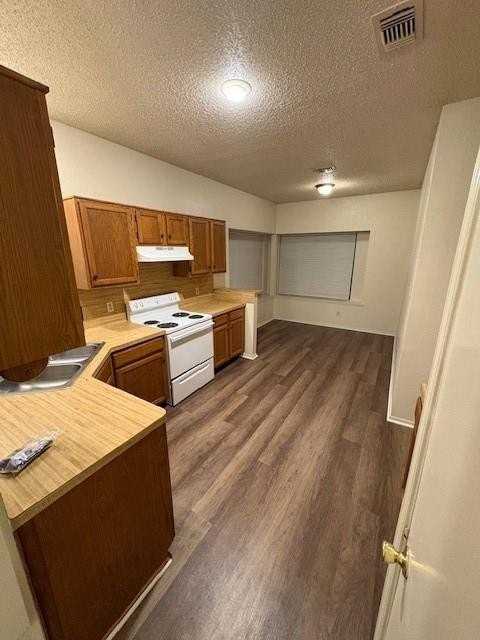 7814 Estates Way - Photo 3 of 9