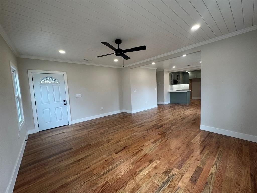 911 N Spring St - Photo 3 of 33