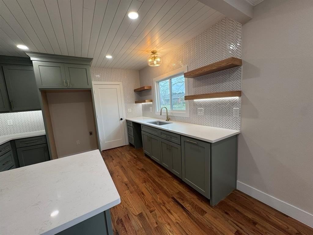 911 N Spring St - Photo 5 of 33